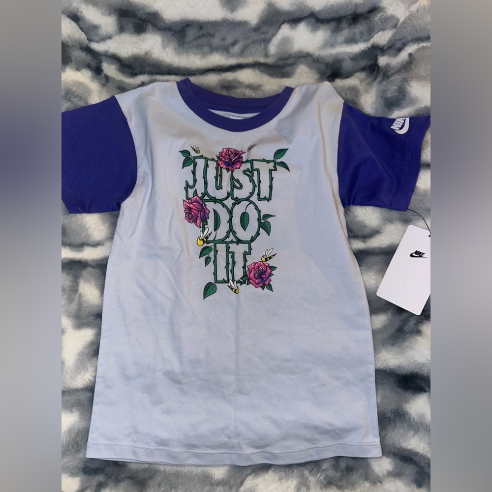 Girls Nike Purple & Football Gray Tee w/Flower Bee Logo Design - NWT 3T